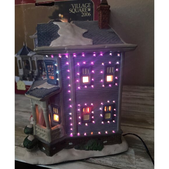 Mervyn's Village Square 2006 Victorian House Fiber Optic Lighted Building 2-Stor - Picture 6 of 17